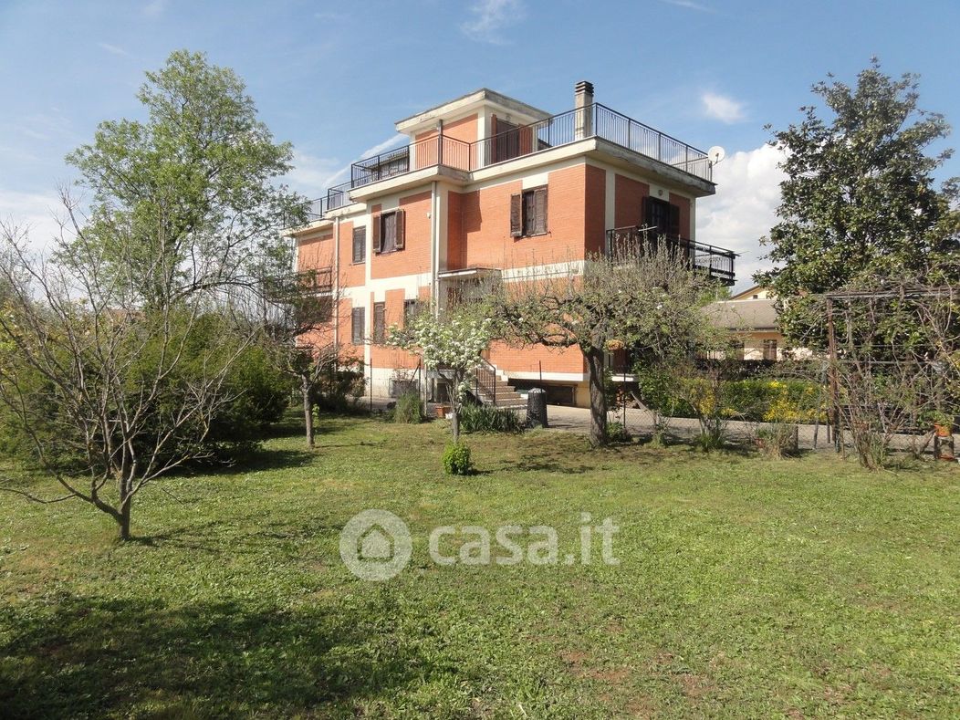 Casa Bi/Trifamiliare in Vendita in Via Armando Fabi, 112 a Frosinone