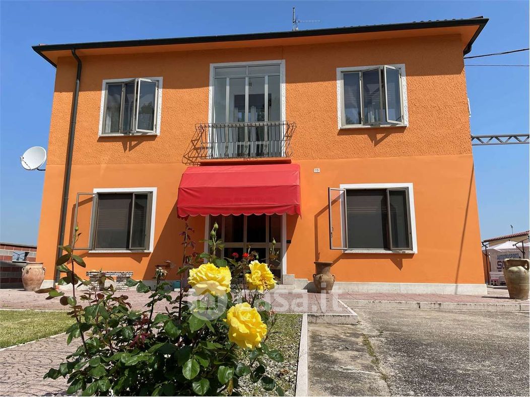 Palazzo in Vendita in Via Cantarane 16 -20 a Gazzo Veronese