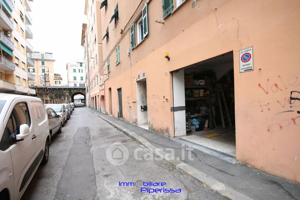 Garage/Posto auto in Vendita in ALBINI 16 r a Genova
