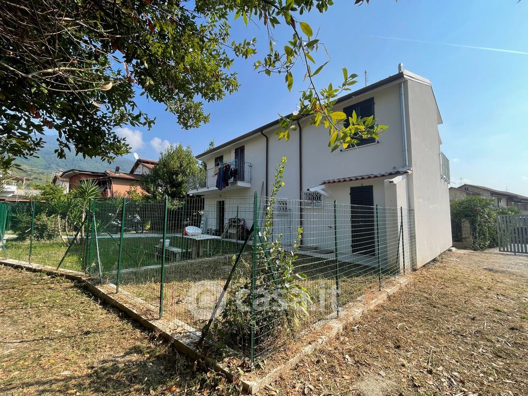 Casa Bi/Trifamiliare in Vendita in Via Ubaldo Formentini 57 a Massa