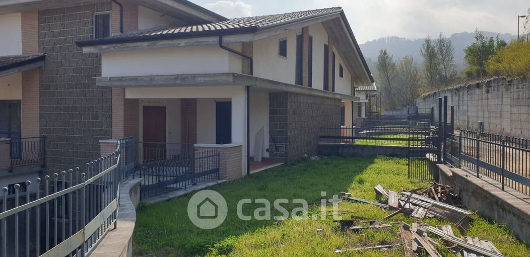 Casa Bi/Trifamiliare in Vendita in Contrada Chiaira a Avellino