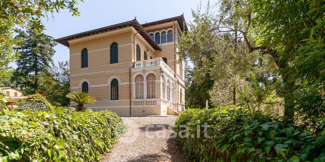 Villa in Vendita in Via per Corte Po' a Lucca
