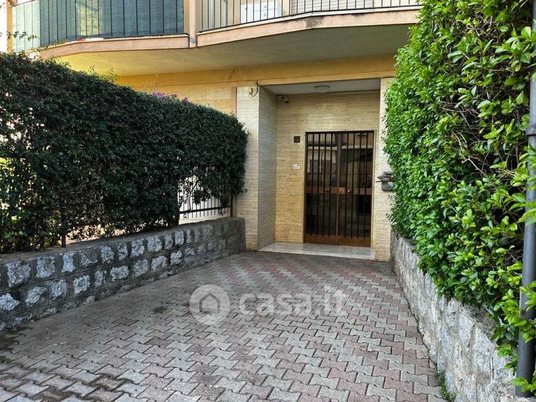 Appartamento in Vendita in Via Andrea Guarneri a Palermo