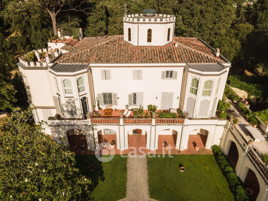 Villa in Vendita in Viale michelangiolo a Firenze