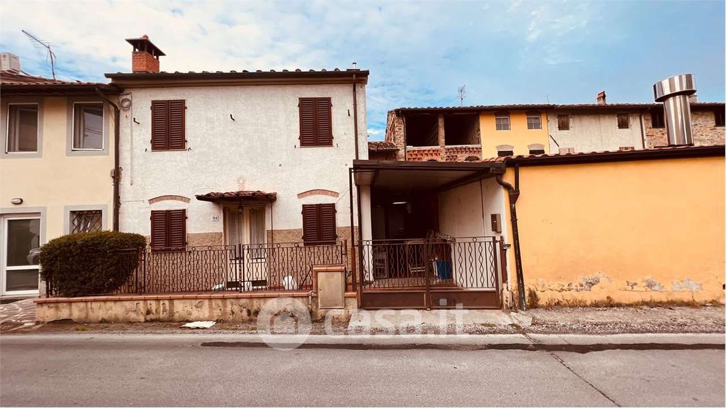 Casa Bi/Trifamiliare in Vendita in Via Romana a Lucca