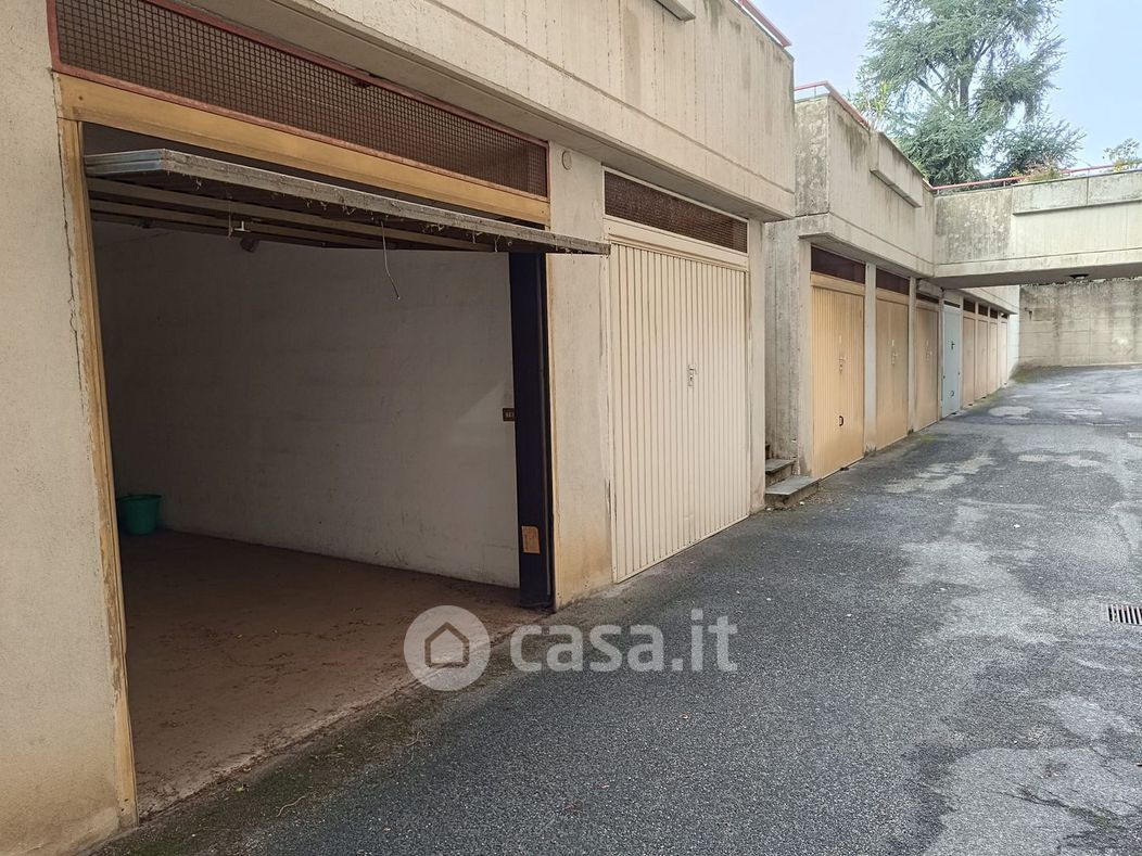 Garage/Posto auto in Vendita in Via del Casale Agostinelli a Roma