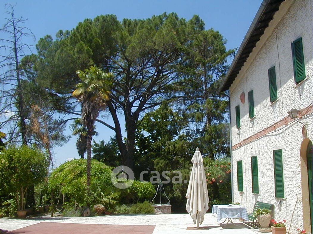 Villa in Vendita in Strada di Santa Maria la Rocca a Terni