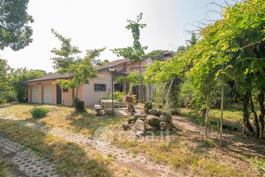 Villa in Vendita in Via Treviglio a Fara Gera d'Adda
