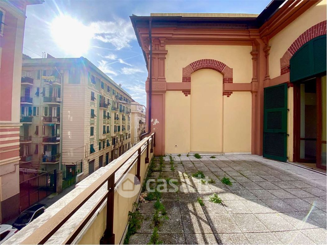 Appartamento in Vendita in Piazza Raffaele Sopranis a Genova