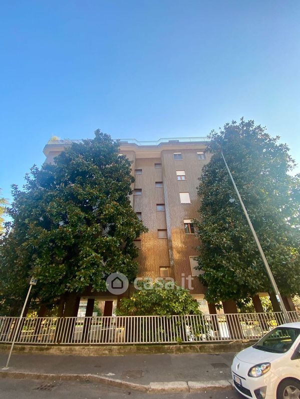 Appartamento in Vendita in Via Lago di Nemi 15 a Milano