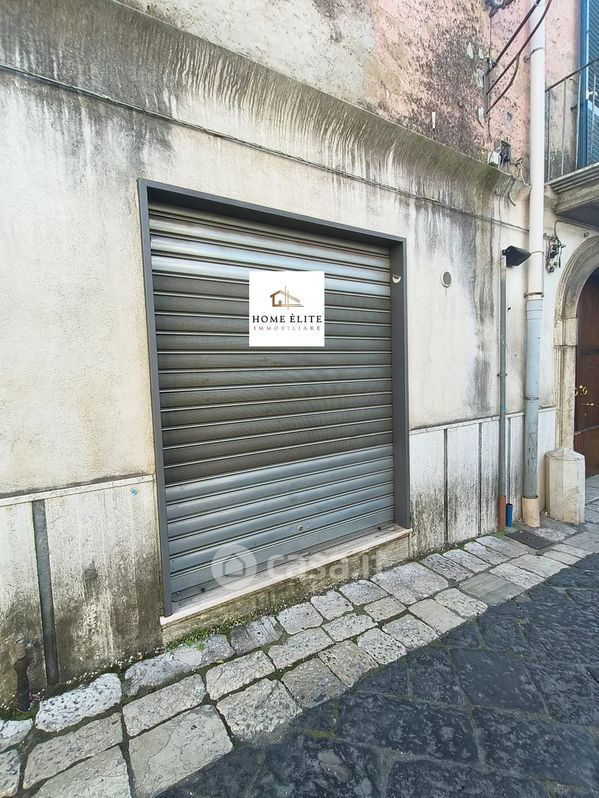 Negozio/Locale commerciale in Affitto in Via Pasquale Vittoria a Avella