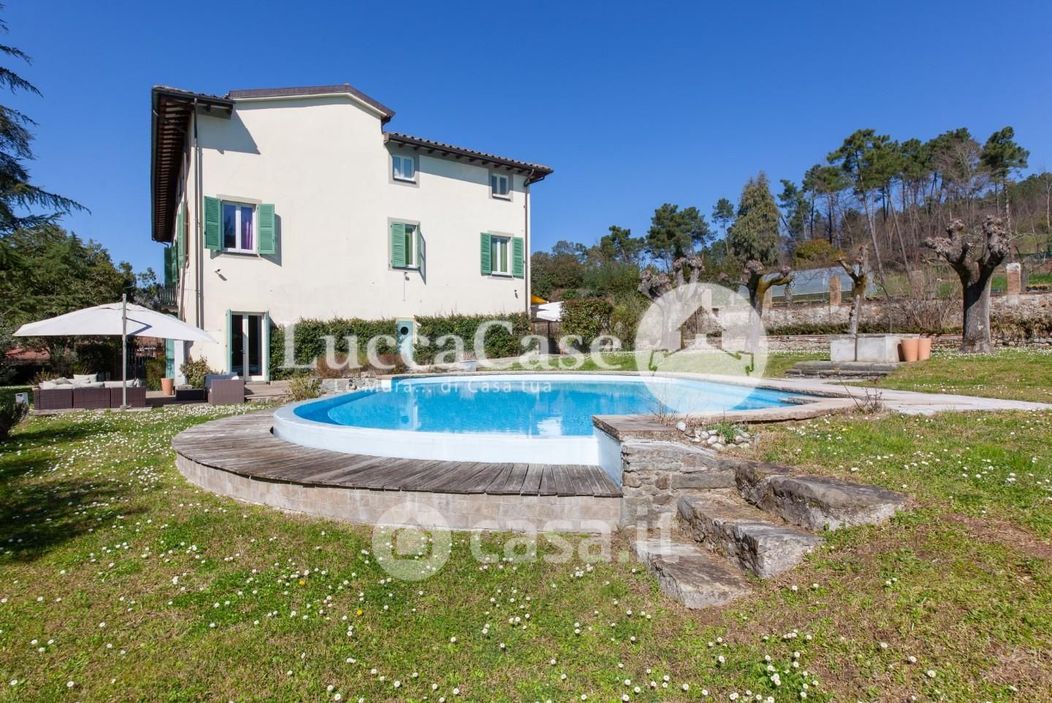 Villa in Vendita in Via delle Gavine 55100 a Lucca