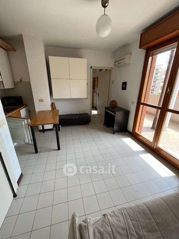 Appartamento in Vendita in Via Gennaro Cassiani a Roma