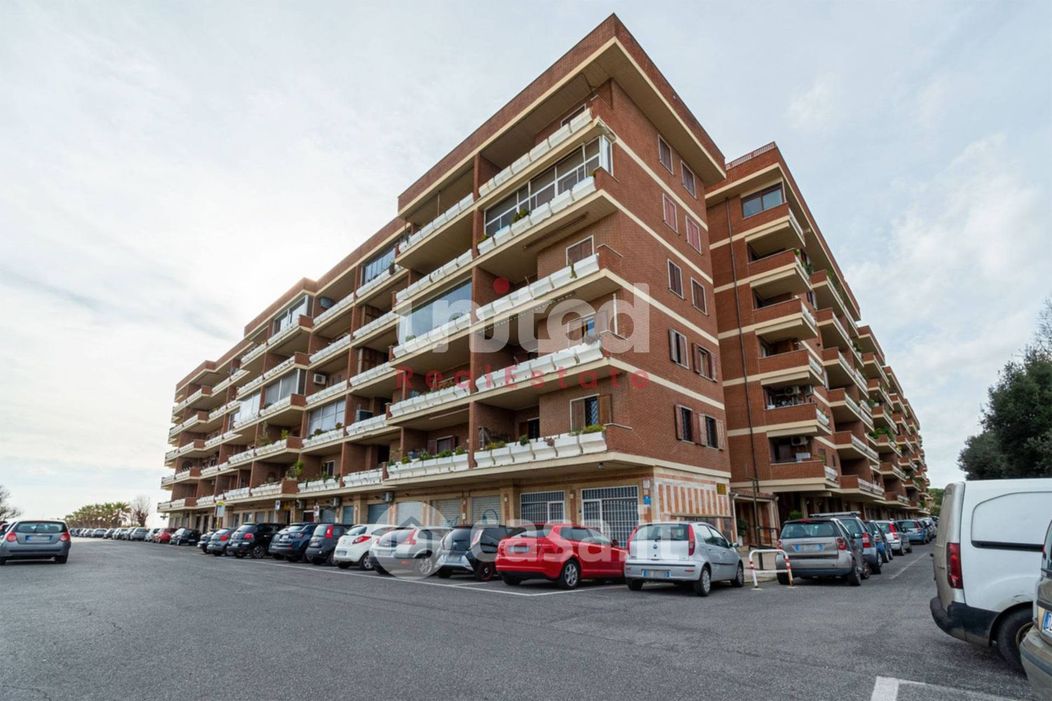 Appartamento in Vendita in Via Giuseppe Renato Bellot 44 a Roma