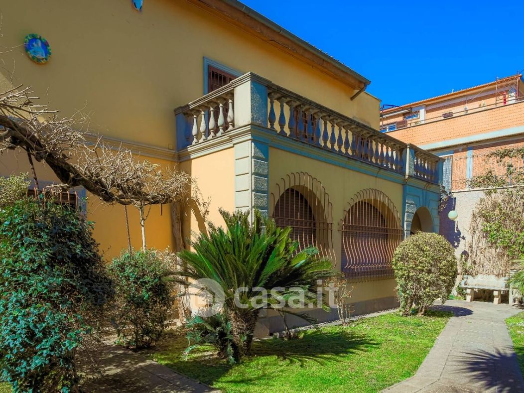 Villa in Vendita in Via Annia Regilla a Roma