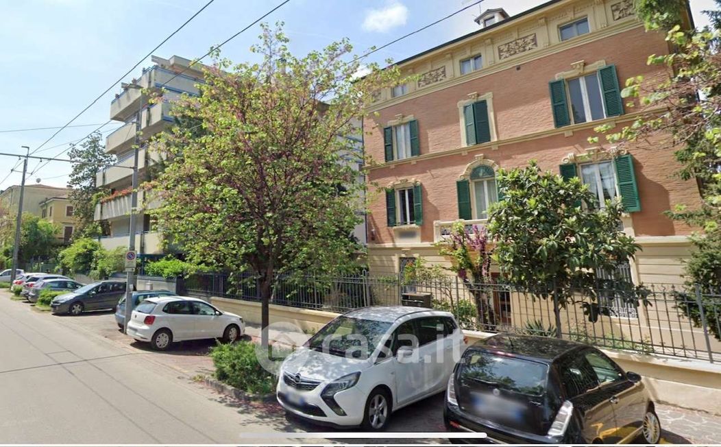 Appartamento in Vendita in Viale Buon Pastore a Modena