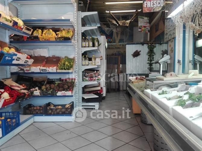 Negozio/Locale commerciale in Vendita in Via Leopoldo Ruspoli a Roma