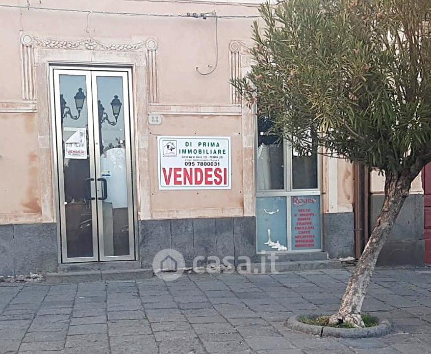 Negozio/Locale commerciale in Vendita in Corso Ara di Giove a Pedara