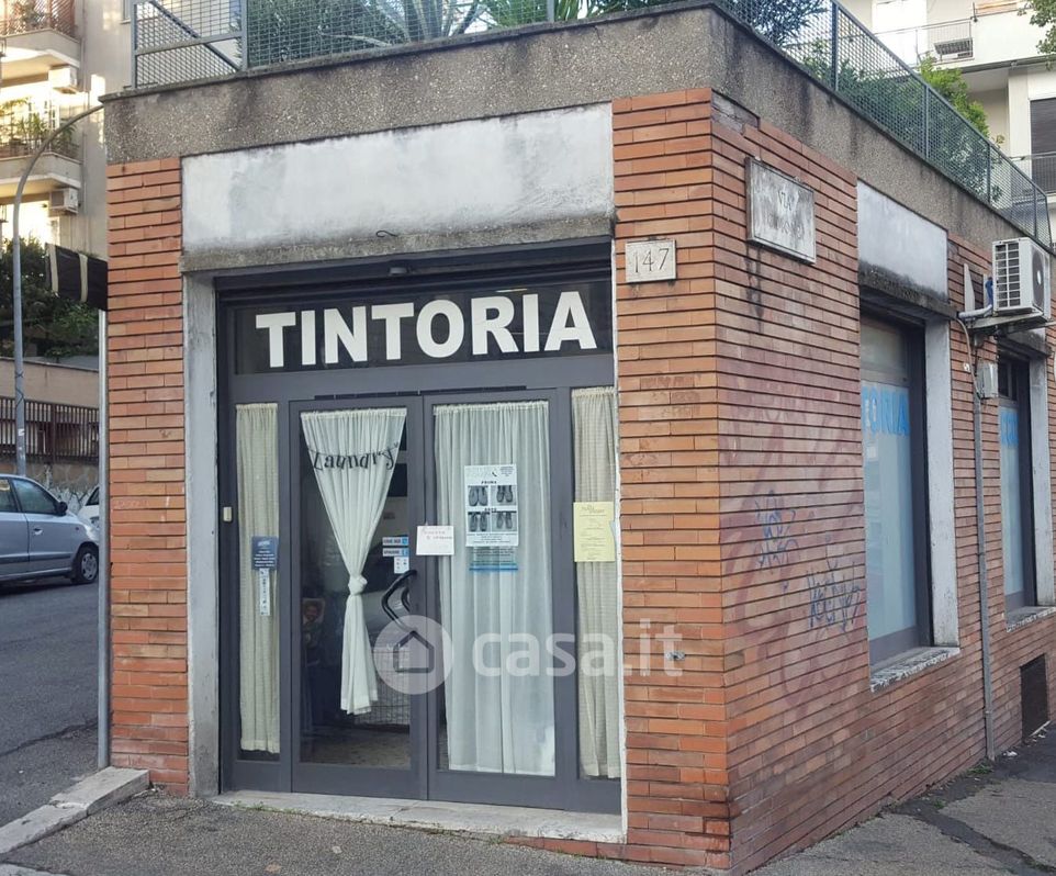 Negozio/Locale commerciale in Vendita in Via Cimone a Roma