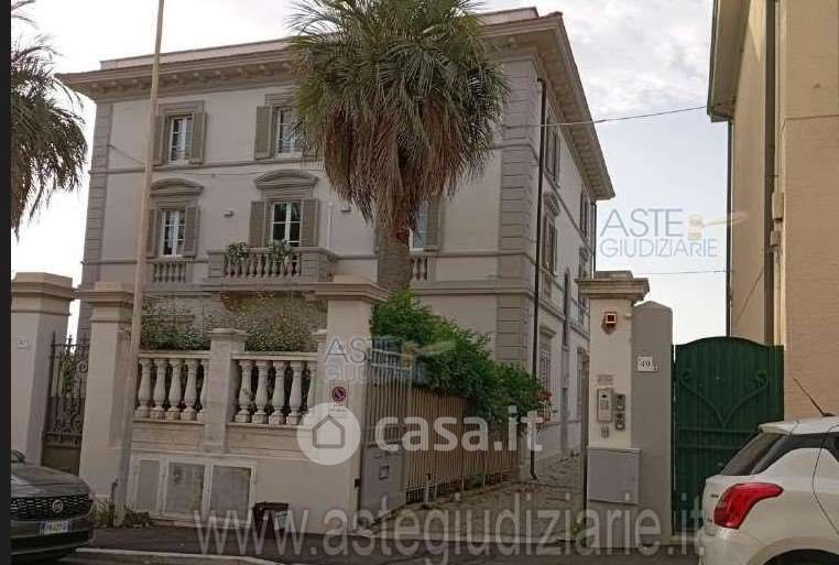 Casa Bi/Trifamiliare in Vendita in Via della Salute 49 a Livorno