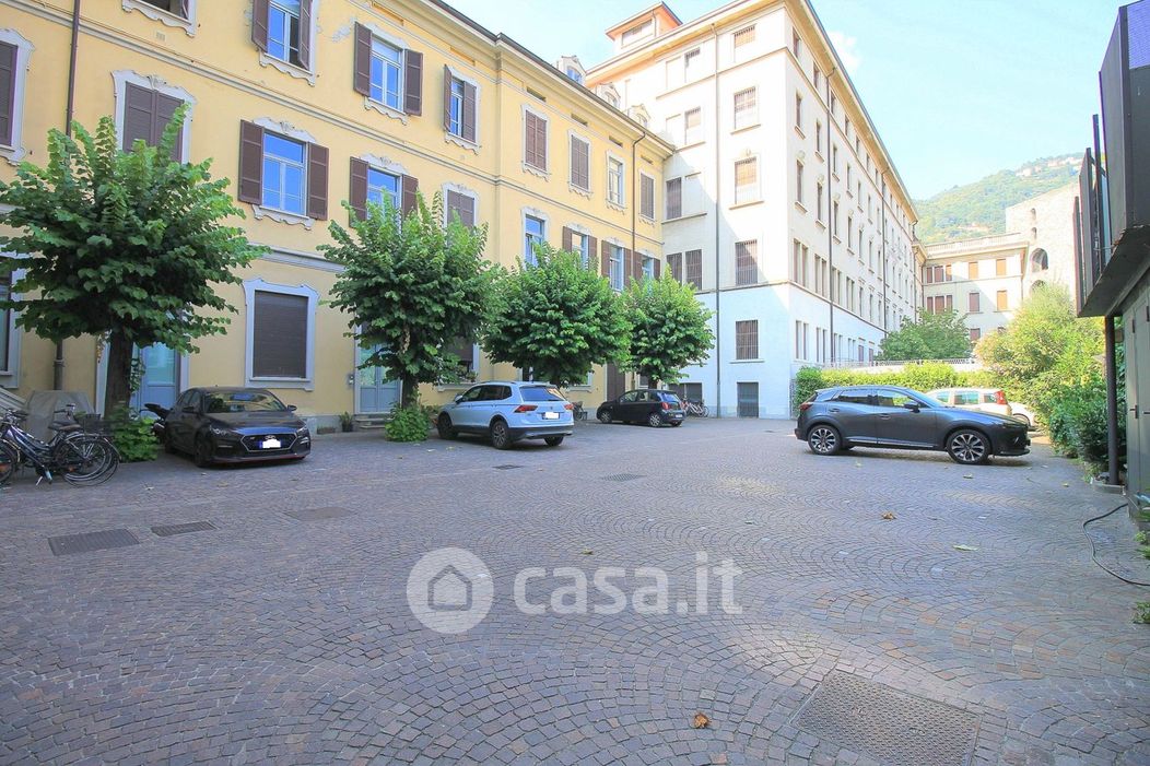 Appartamento in Vendita in Via Cesare Battisti a Como