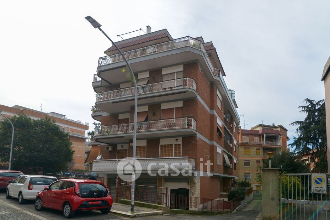 Appartamento in Vendita in Via Luigi Kossuth 16 a Roma
