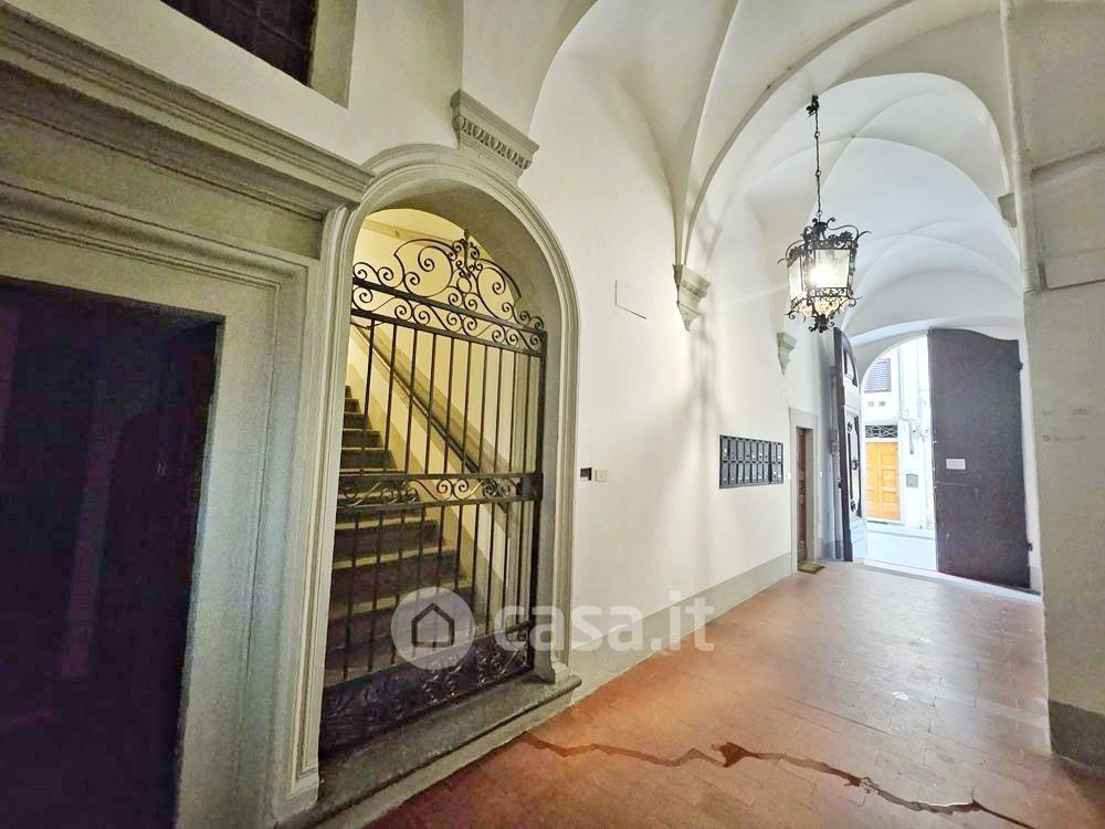 Appartamento in Vendita in Piazza dei Peruzzi a Firenze