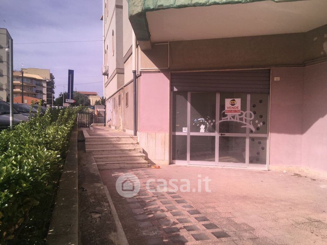 Negozio/Locale commerciale in Vendita in Via di Villa Ortisi 7 /H a Siracusa