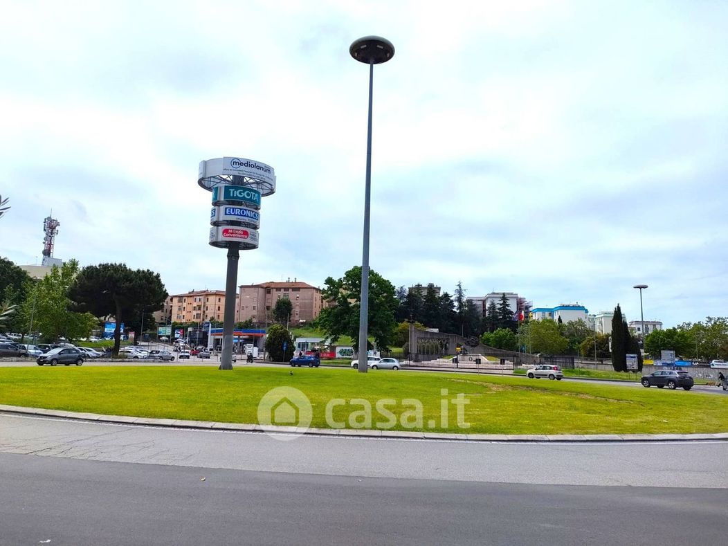 Negozio/Locale commerciale in Vendita in Strada Cassia Nord a Viterbo