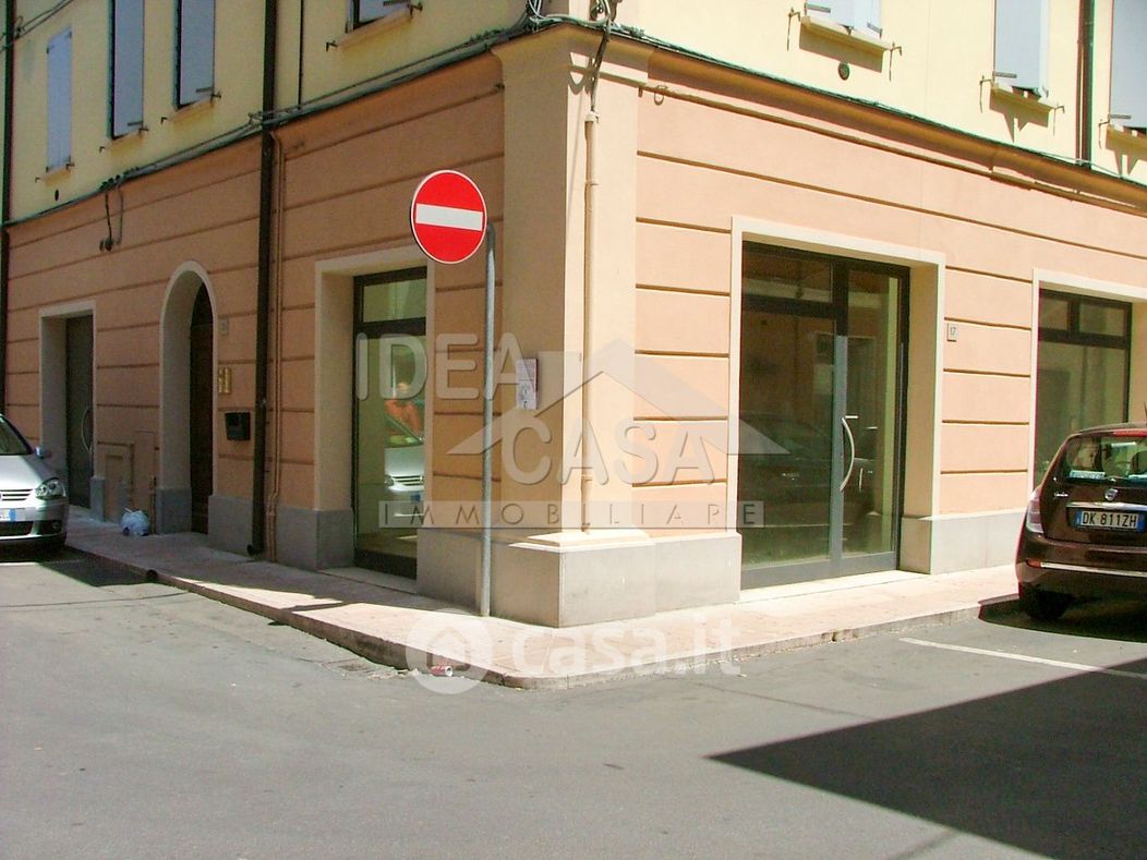 Negozio/Locale commerciale in Vendita in Via Giuseppe Verdi 17 a Mirandola
