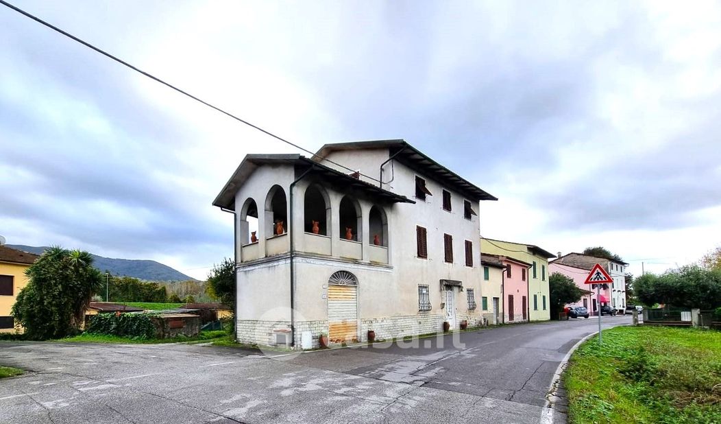 Rustico/Casale in Vendita in Via di Poggio Seconda a Lucca