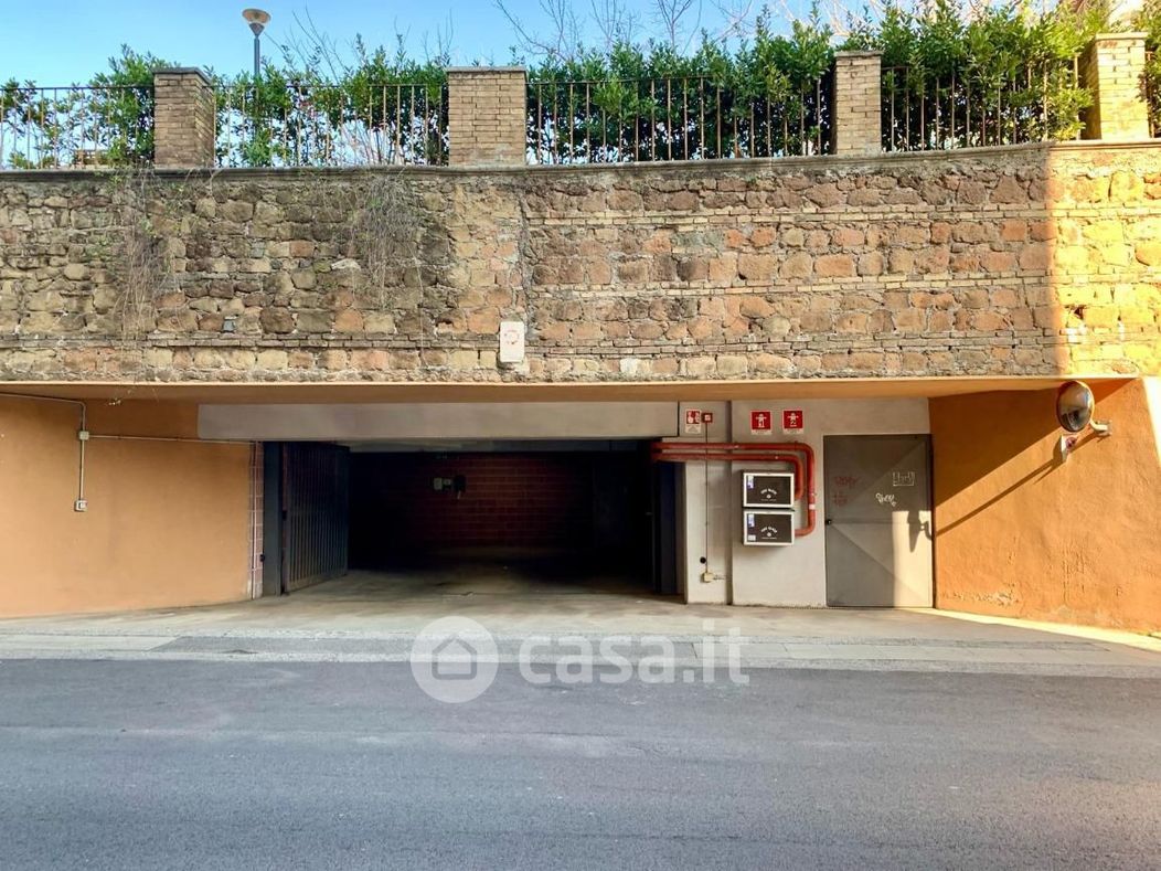 Garage/Posto auto in Vendita in Via Tuscolana a Roma