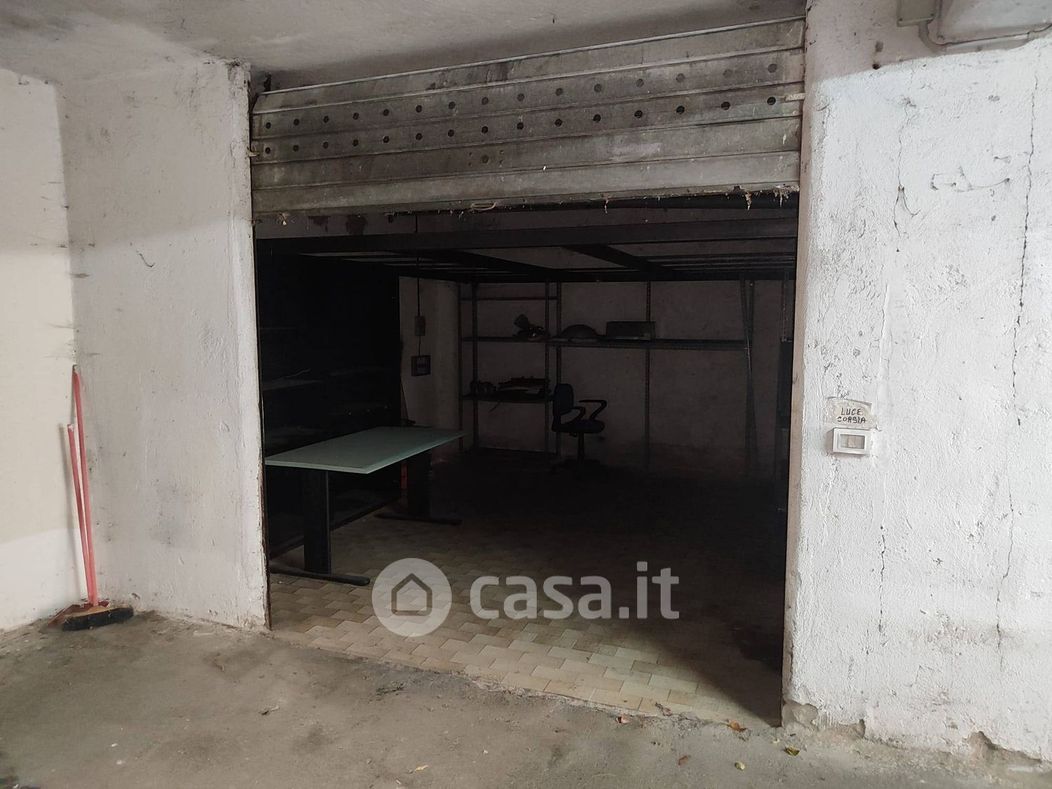 Garage/Posto auto in Vendita in Via Cesinali a Atripalda
