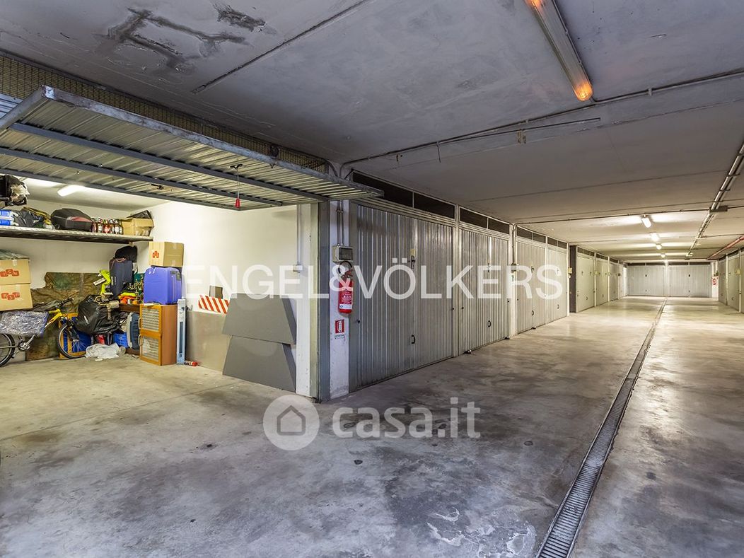 Garage/Posto auto in Vendita in Viale Guglielmo Marconi 501 a Roma