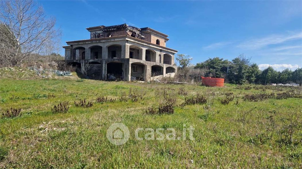 Villa in Vendita in Contrada San Chirico a Benevento