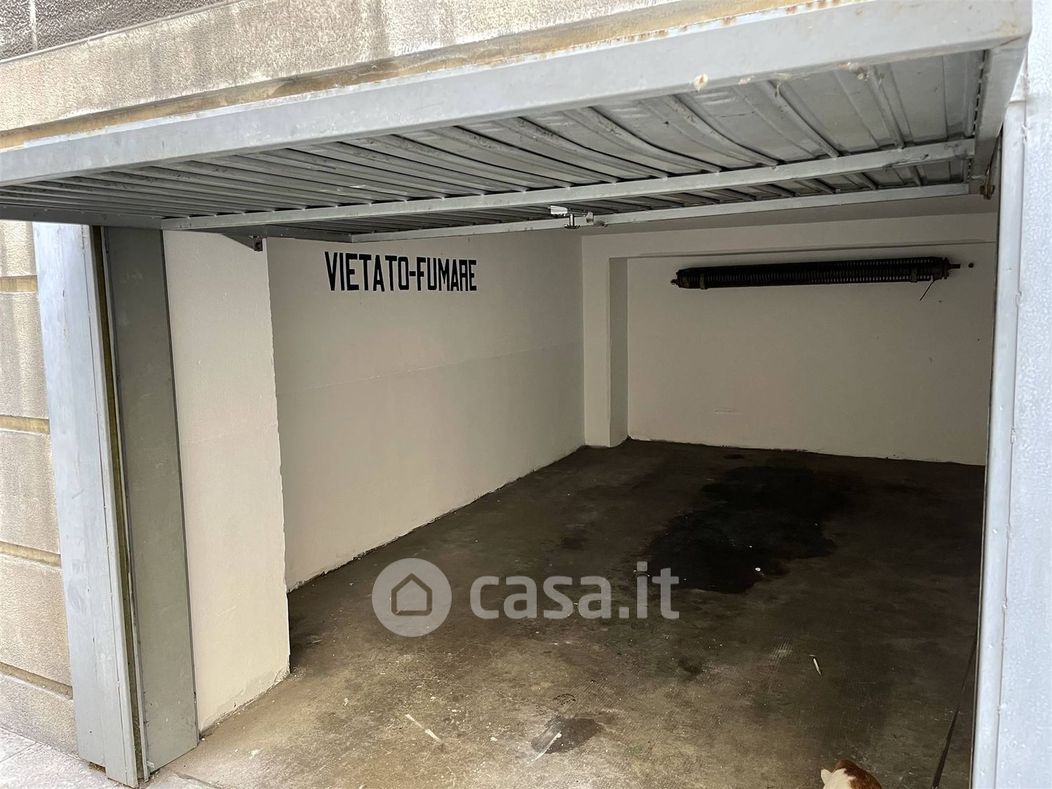 Garage/Posto auto in Affitto in Via della Moscova 13 a Milano