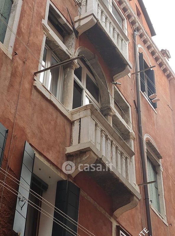 Appartamento in Vendita in Calle San Francesco della Vigna a Venezia