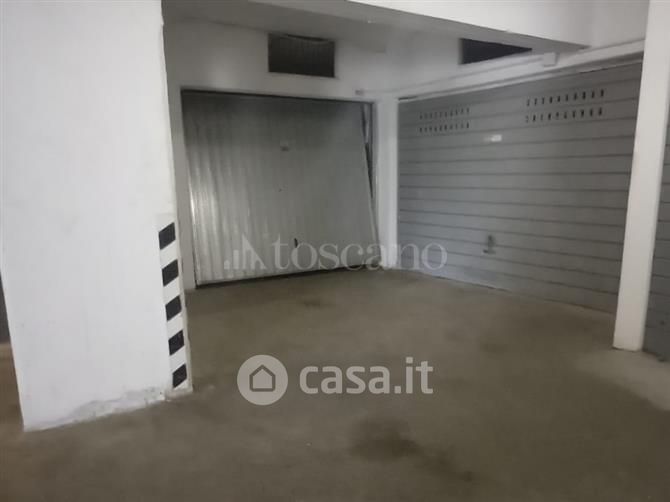 Garage/Posto auto in Vendita in Via di Vigna Due Torri a Roma