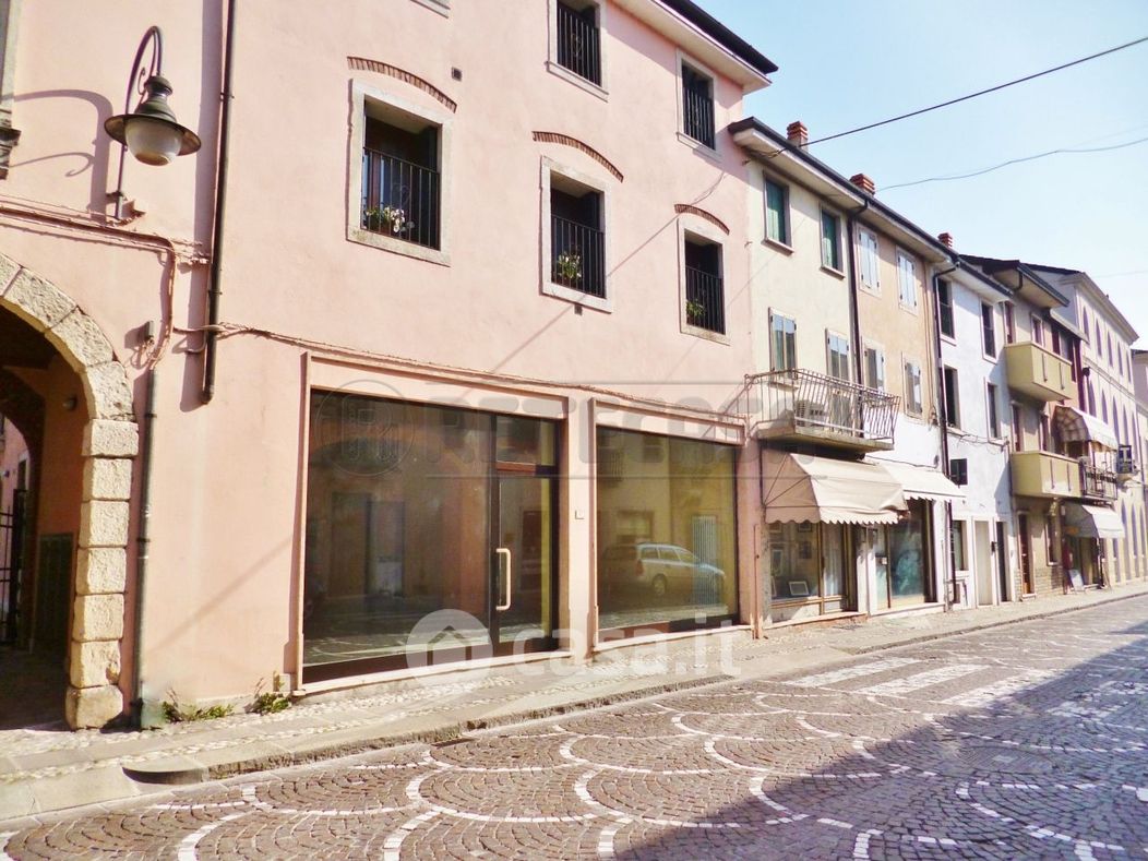 Negozio/Locale commerciale in Affitto in a Montebello Vicentino
