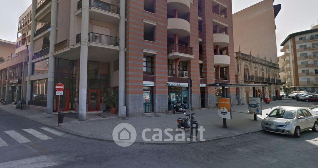Negozio/Locale commerciale in Vendita in Piazza Principe di Camporeale 61 a Palermo