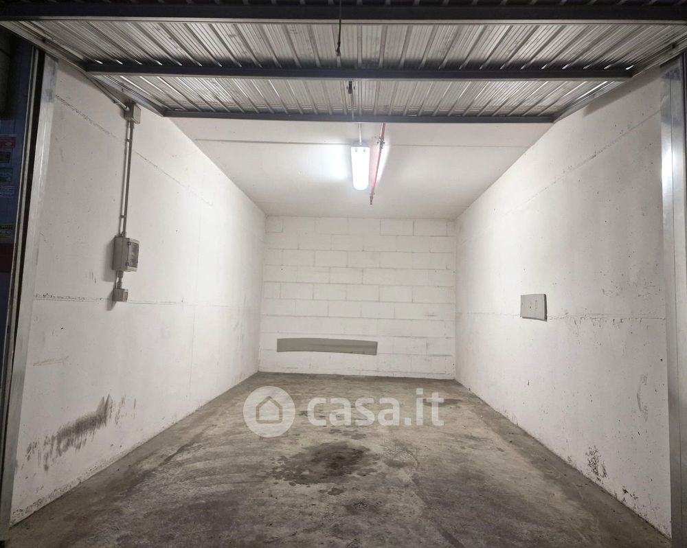 Garage/Posto auto in Vendita in Largo S. Eufrasia Pelletier 8 a Roma