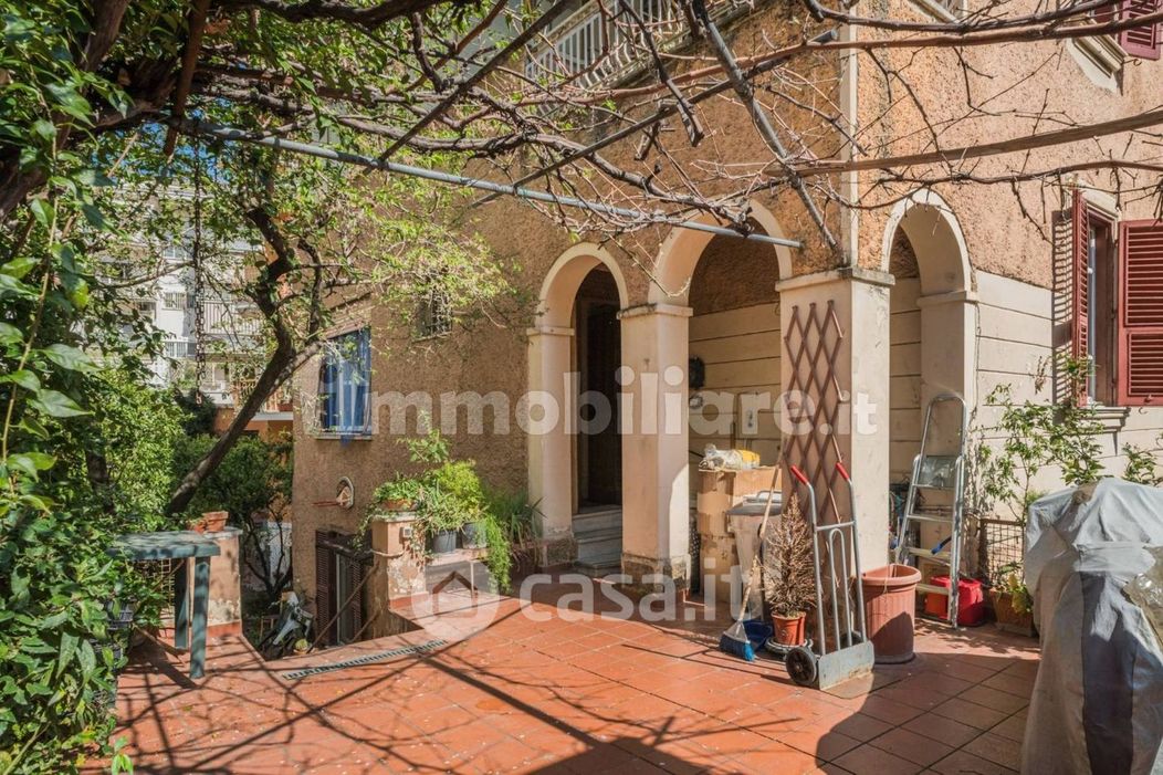 Casa indipendente in Vendita in Via Francesco Amici a Roma