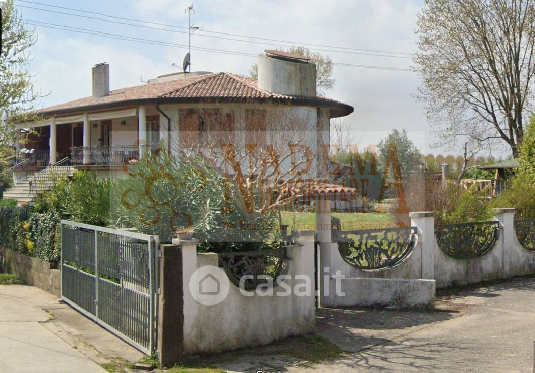 Casa indipendente in Vendita in Via Apicilia 10 a San Michele al Tagliamento
