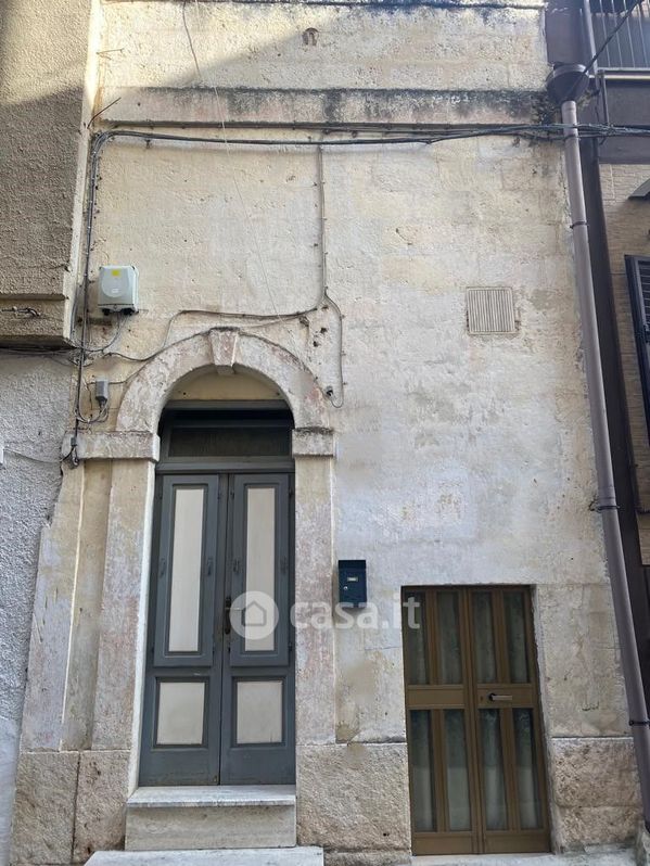 Casa indipendente in Vendita in Via Francesco Caracciolo a Altamura