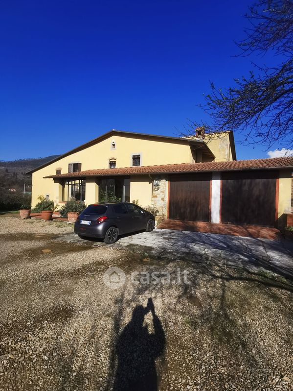 Villa in Vendita in Via 7 Marzo a Prato
