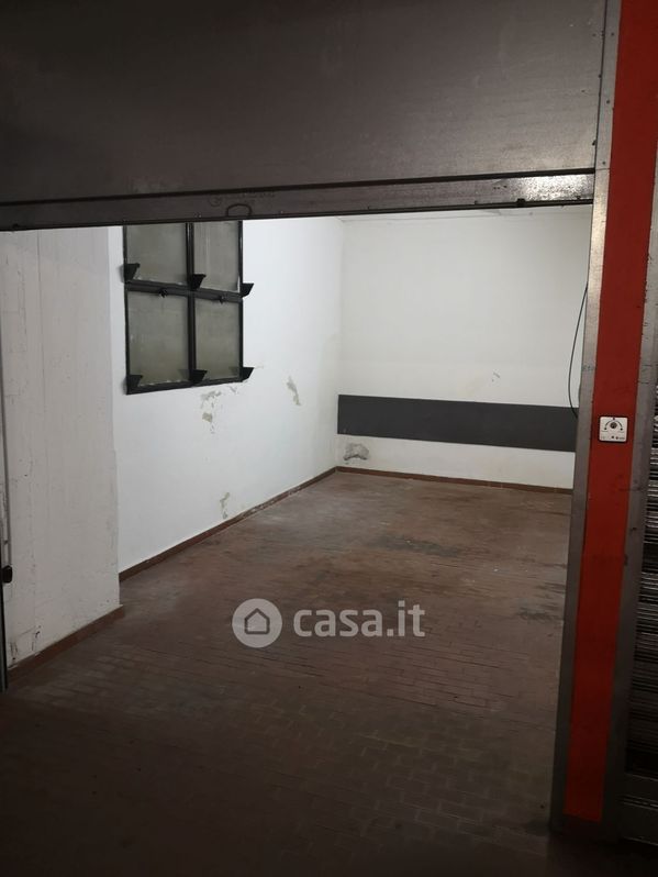 Garage/Posto auto in Affitto in Via Roberto Lepetit 10 a Milano