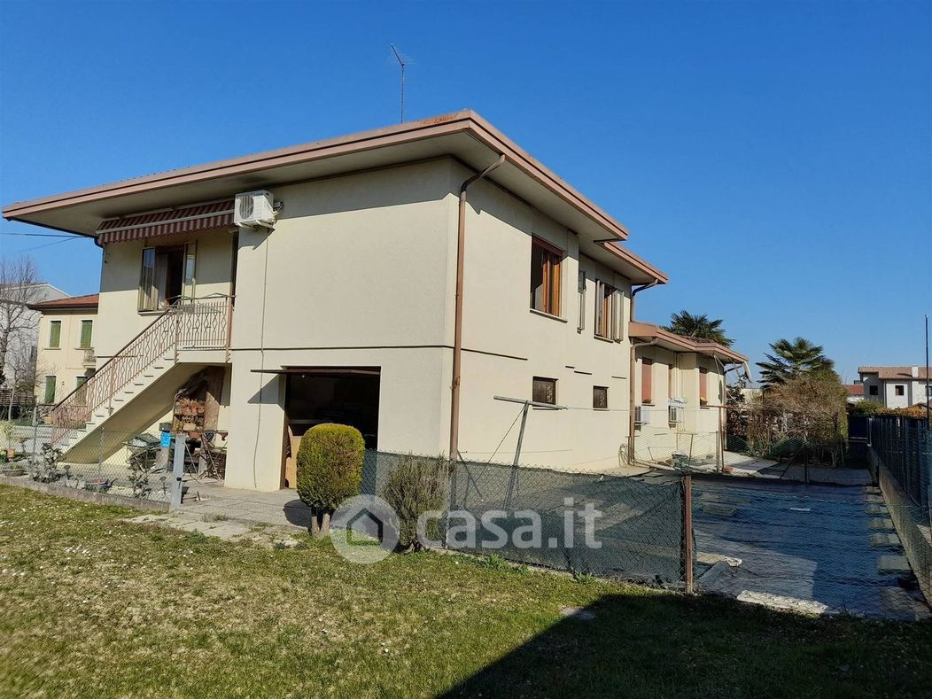 Casa Bi/Trifamiliare in Vendita in Via Fornase 64 a Spinea