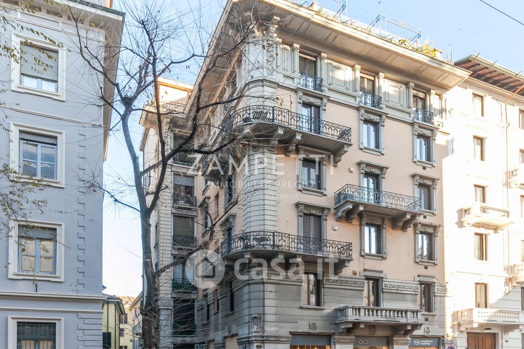 Appartamento in Vendita in Via Edmondo de Amicis a Milano