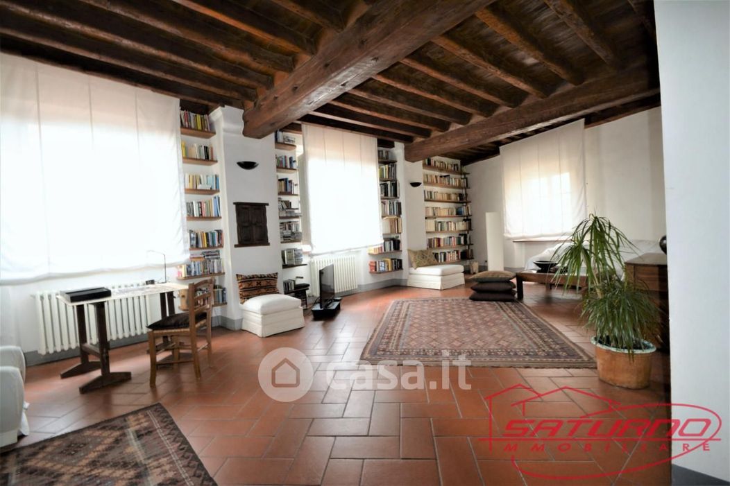 Appartamento in Vendita in Via Diversi a Lucca