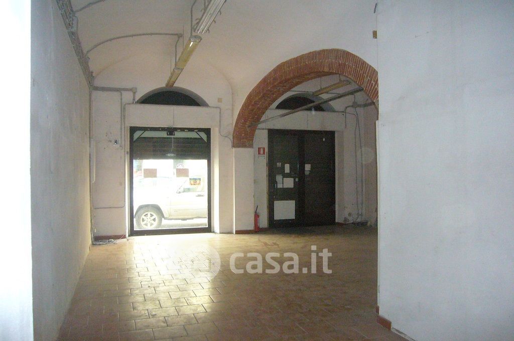 Negozio/Locale commerciale in Vendita in Via Aretina a Firenze